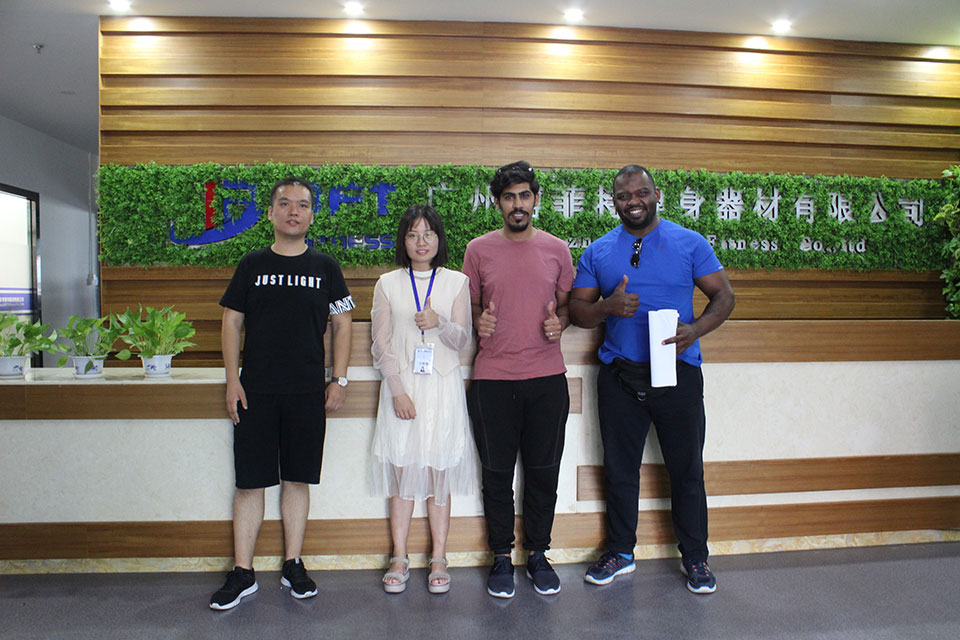 叼嘿软件下载健身房器材